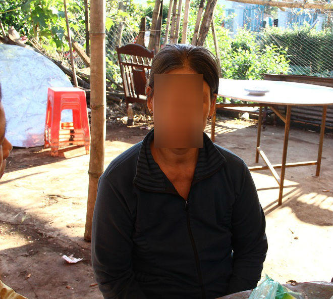 Vợ xách dao dạy chồng, đâm chết người can ngăn