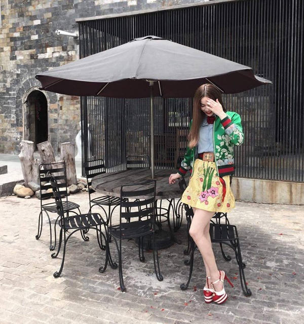 Sao Việt thời thượng với thời trang họa tiết