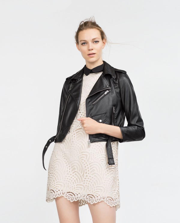 Những cách mặc đẹp với váy ren mà vẫn cực ấm áp