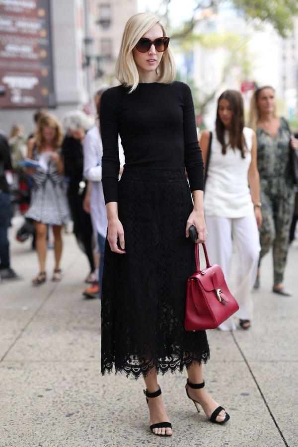 Những cách mặc đẹp với váy ren mà vẫn cực ấm áp