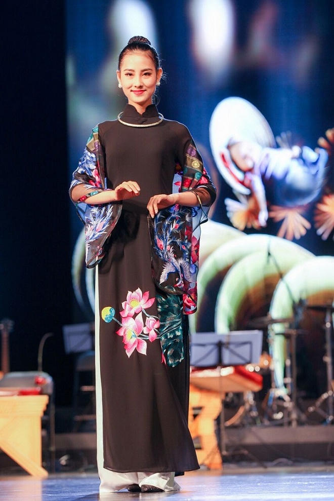 Nhà thiết kế Lan Hương: “Giữ hồn dân tộc qua những sợi tơ”