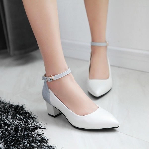 6 kiểu giày không nên dùng trong mùa đông