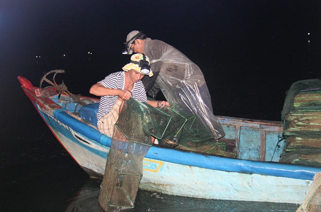 Mưu sinh ở đáy đầm Thủy Triều