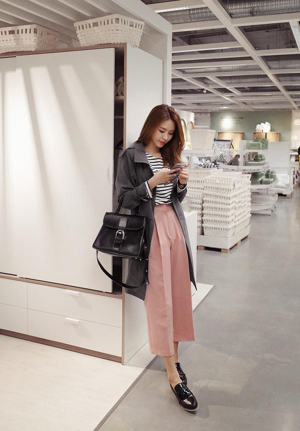 Kết quả hình ảnh cho Quần culottes áo len lệch vai sao Châu ÂU mùa đông