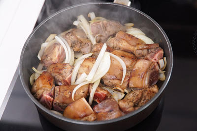 Kết quả hình ảnh cho Móng giò sốt tiêu đen