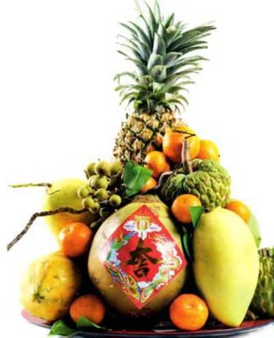 Dâu đảm chuẩn bị mâm ngũ quả ngày Tết