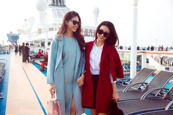 Hoa hậu Đỗ Mỹ Linh cùng Á hậu Thanh Tú thắng cảnh trên du thuyền triệu đô 