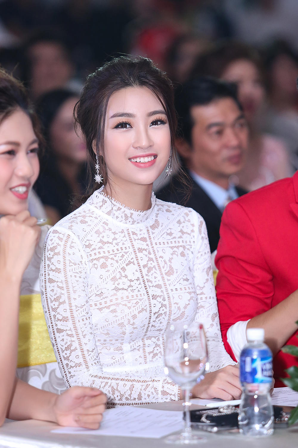 MC Vũ Mạnh Cường, Mỹ Linh, Thanh Tú cười nghiêng ngả trên ghế nóng