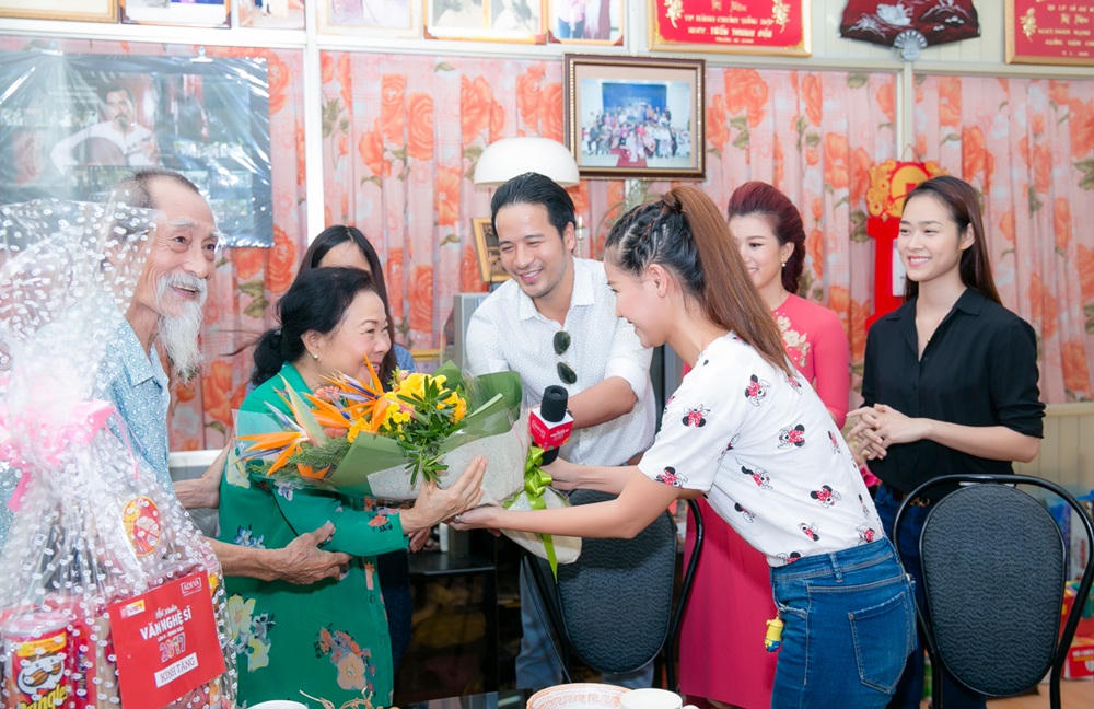 Diệp Bảo Ngọc ngưỡng mộ tổ ấm của NSƯT Mạnh Dung - Thanh Dậu