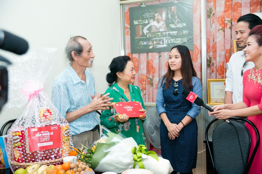 Diệp Bảo Ngọc ngưỡng mộ tổ ấm của NSƯT Mạnh Dung - Thanh Dậu