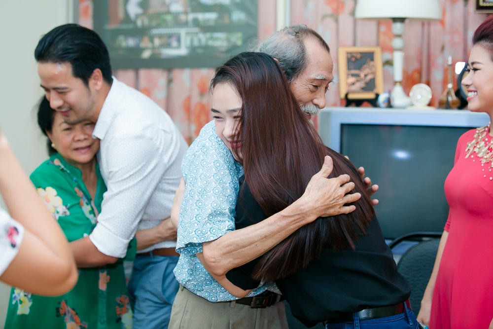 Diệp Bảo Ngọc ngưỡng mộ tổ ấm của NSƯT Mạnh Dung - Thanh Dậu