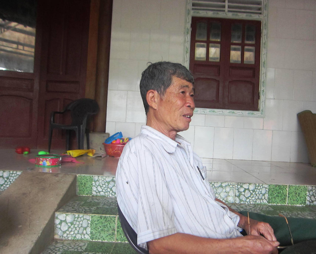 Thiếu phụ hóa điên sau 3 đời chồng 'ngoại'