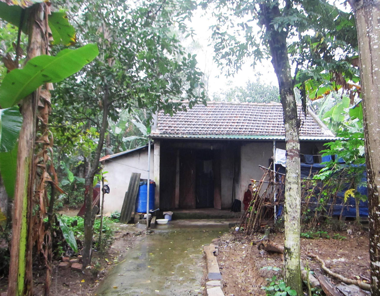 Thiếu phụ hóa điên sau 3 đời chồng 'ngoại'