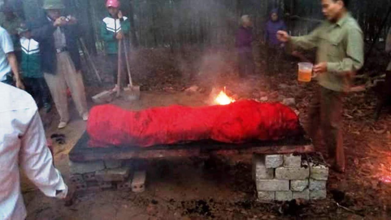 Thi hài nguyên vẹn trong cổ mộ 350 năm tuổi 