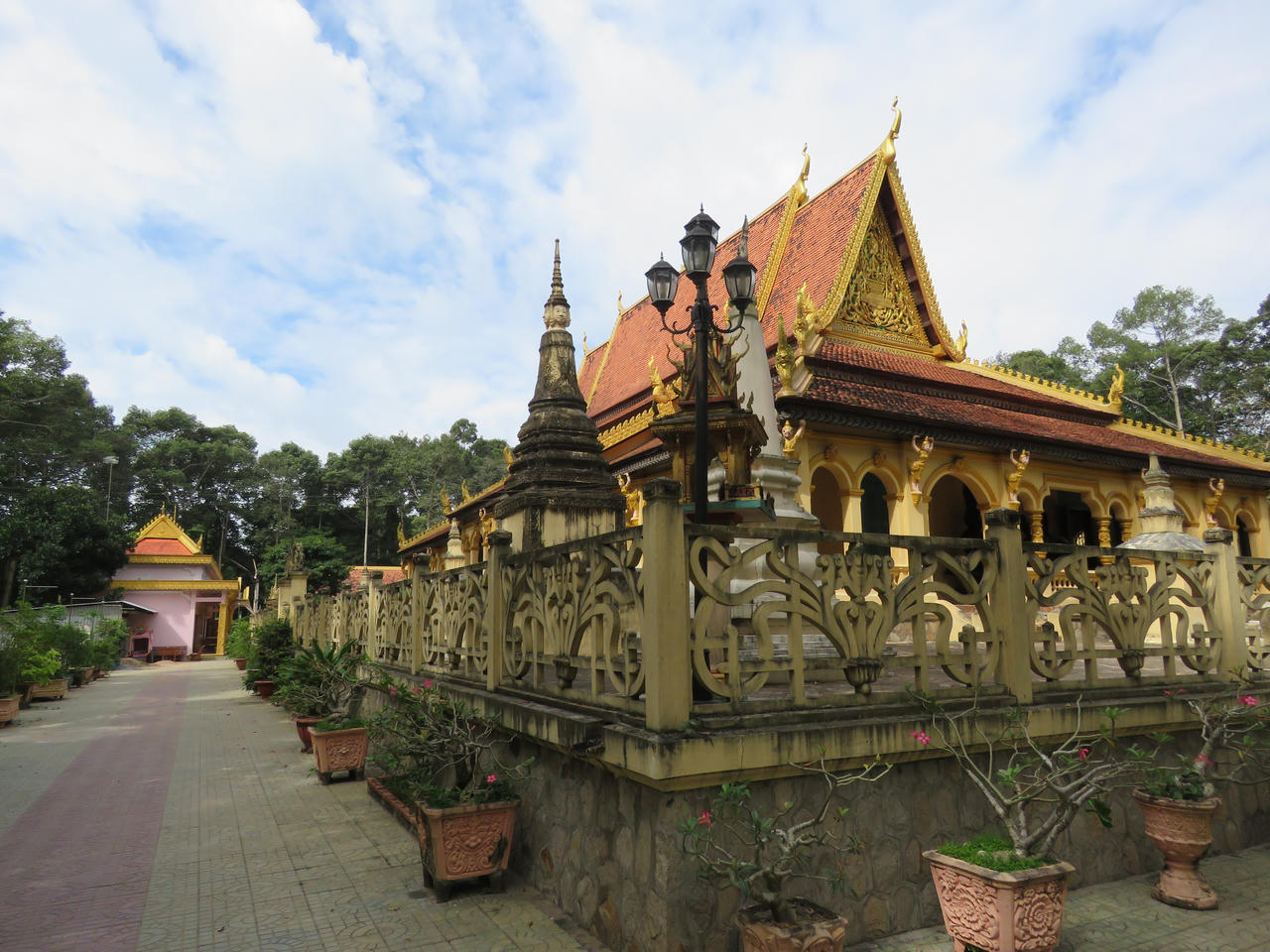 Huyền tích ao Bà Om và ngôi cổ tự linh thiêng bậc nhất miền Tây