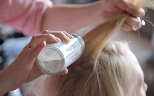 Kết quả hình ảnh cho Cách trị gàu hiệu quả từ muối ăn