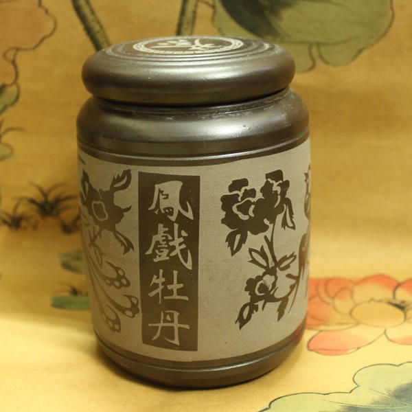 Kết quả hình ảnh cho Đựng trà vào hộp thủy tinh, gốm, sứ