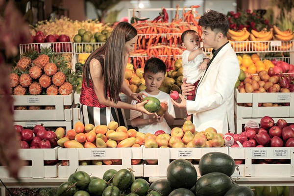 Bộ ảnh vui vẻ của gia đình Ưng Hoàng Phúc