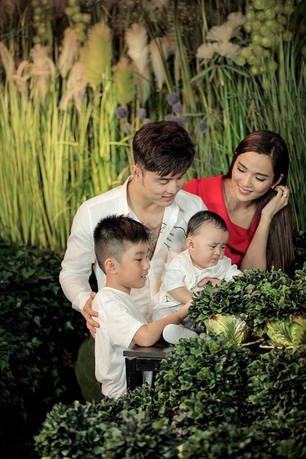 Bộ ảnh vui vẻ của gia đình Ưng Hoàng Phúc