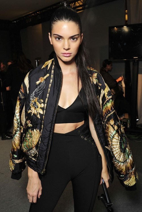 Kết quả hình ảnh cho Áo khoác sao Châu Âu