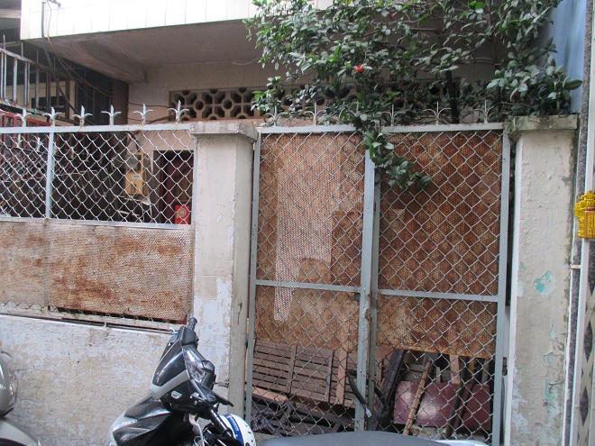 Còn nhiều khuất tất trong vụ con gái bị tố bán nhà đẩy mẹ ra đường