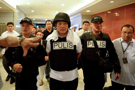 Lên kế hoạch bắt cảnh sát 'bẩn' 