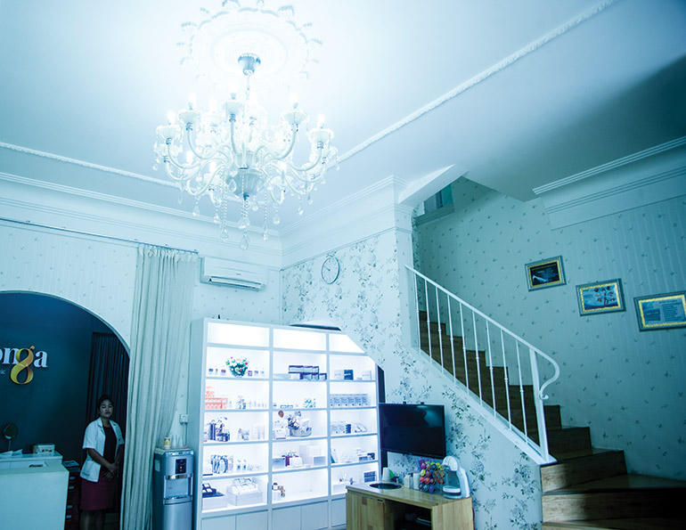 Nhiễm trùng nội tạng, tử vong  sau ca nâng ngực