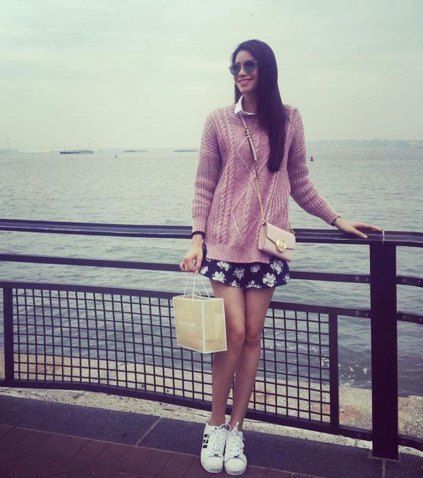 Street style trẻ trung, thanh lịch của Phạm Hương Ngắm nhìn Phạm Hương qua style trẻ trung, thanh lịch