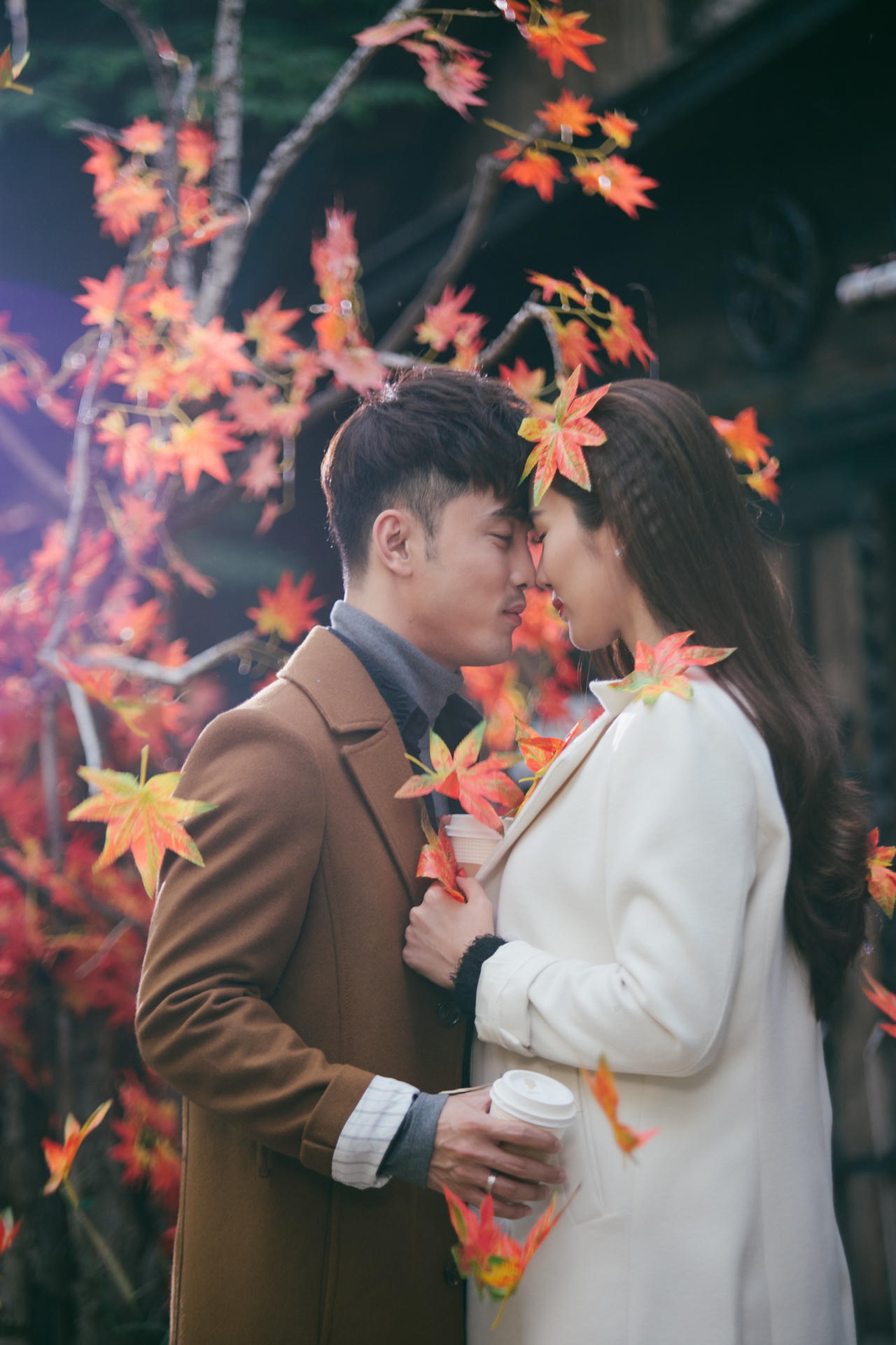 Ưng Hoàng Phúc tình tứ bên Kim Cương trong MV mới