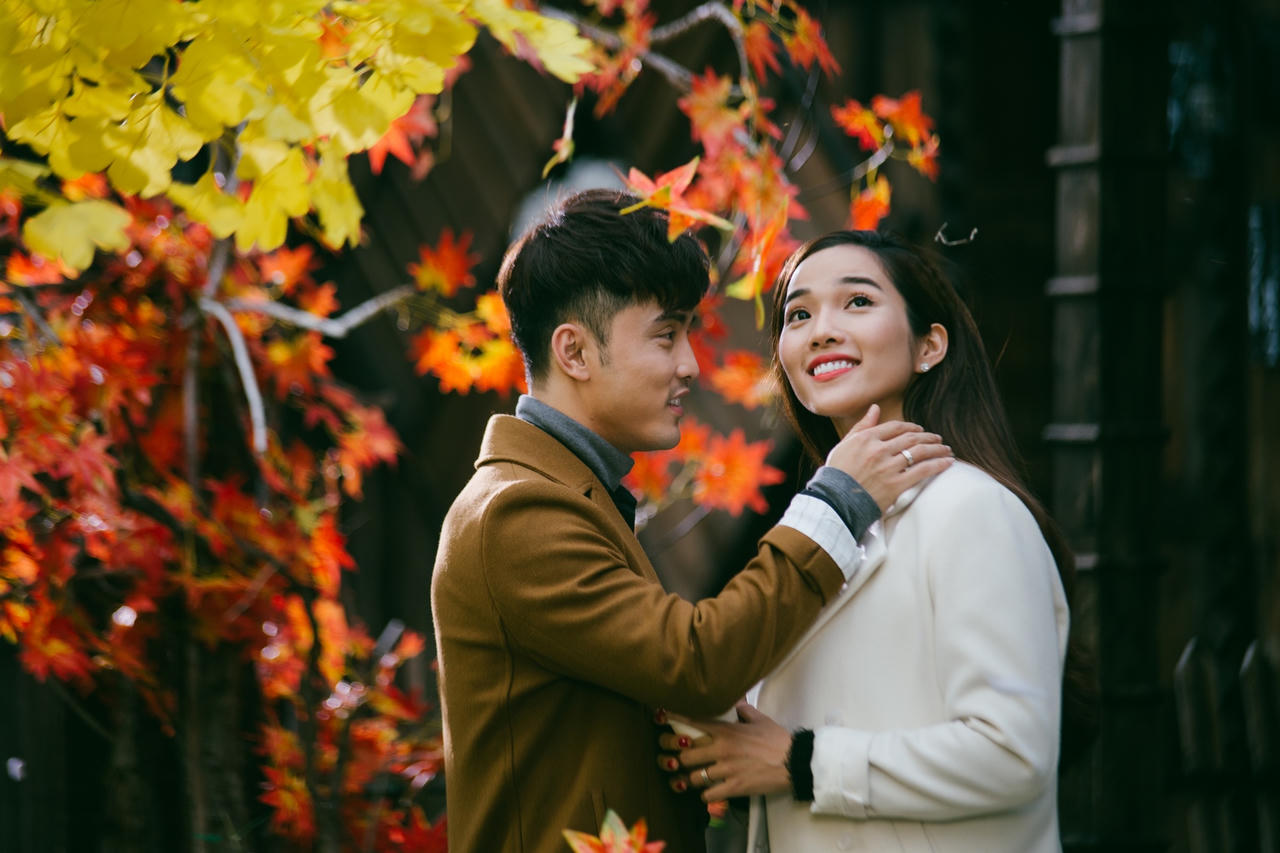 Ưng Hoàng Phúc tình tứ bên Kim Cương trong MV mới