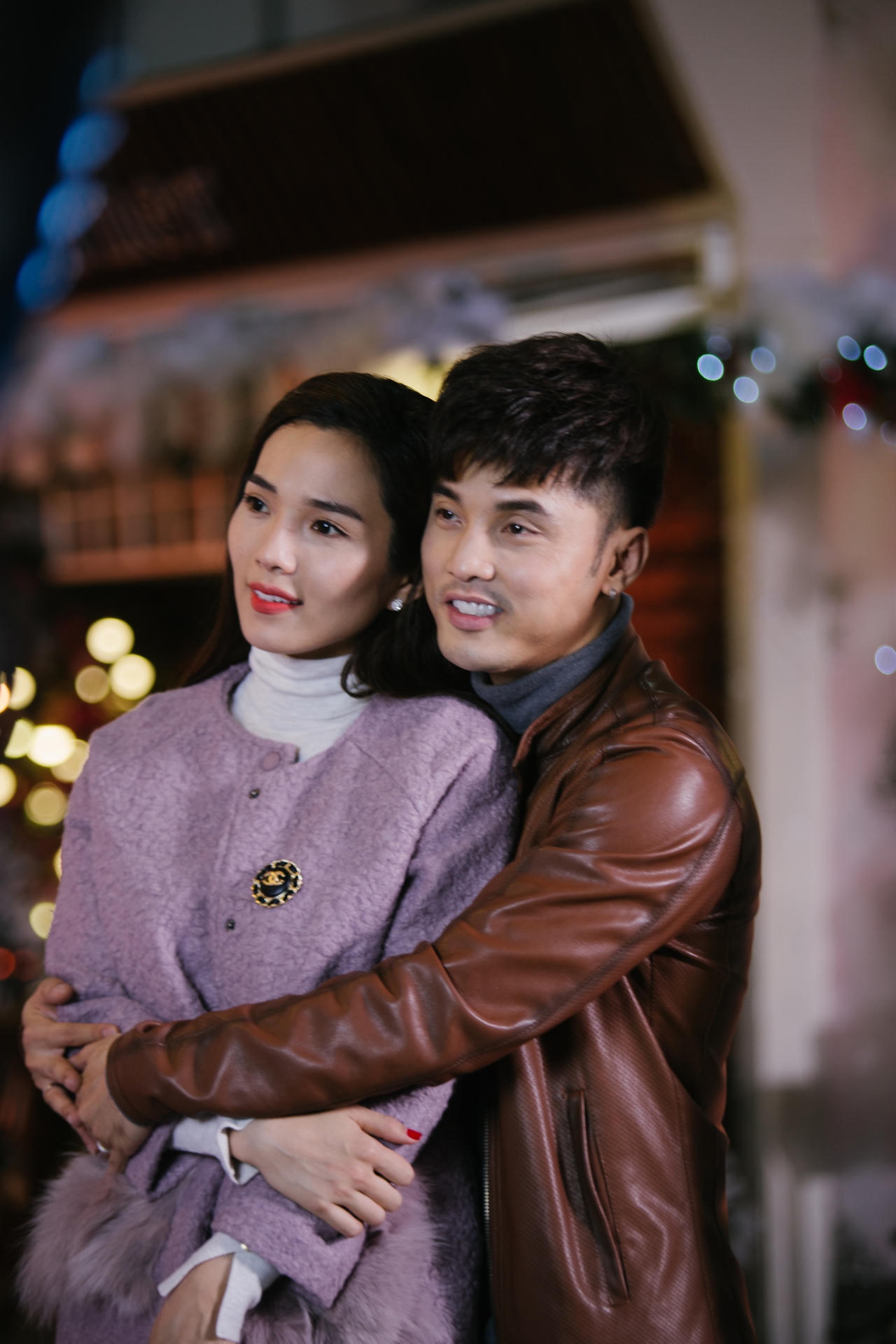 Ưng Hoàng Phúc tình tứ bên Kim Cương trong MV mới