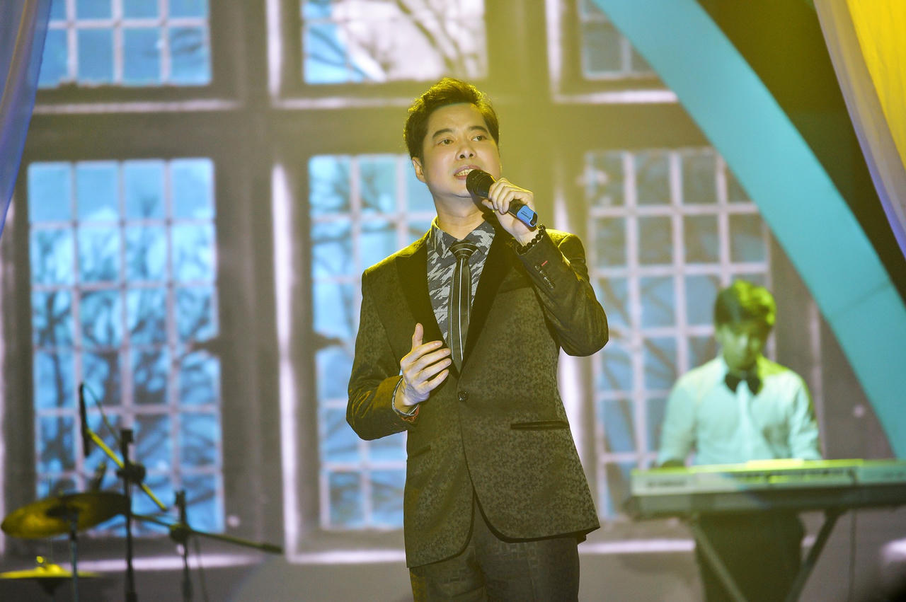 Thái Châu xúc động hát lại hit 'Cô Thắm về làng'