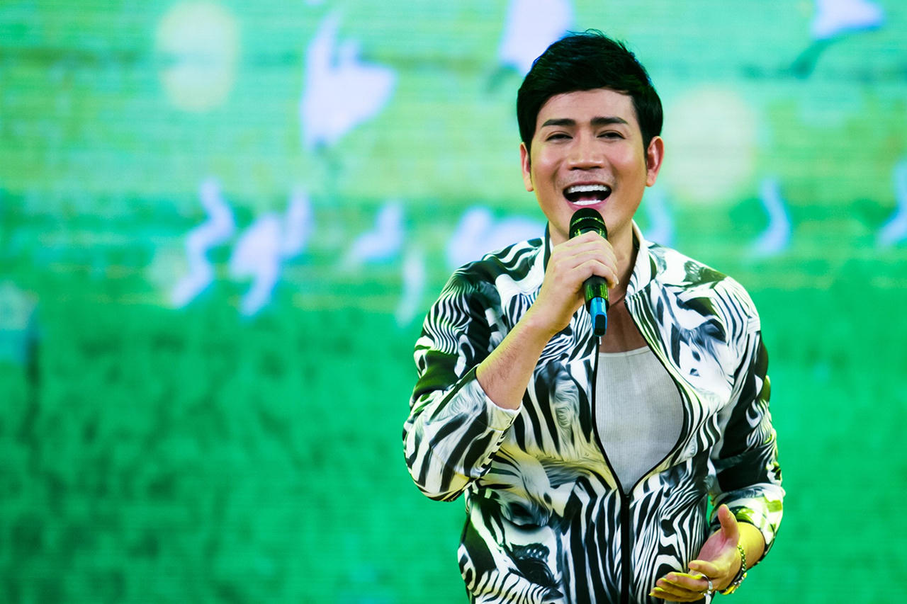 Thái Châu xúc động hát lại hit 'Cô Thắm về làng'