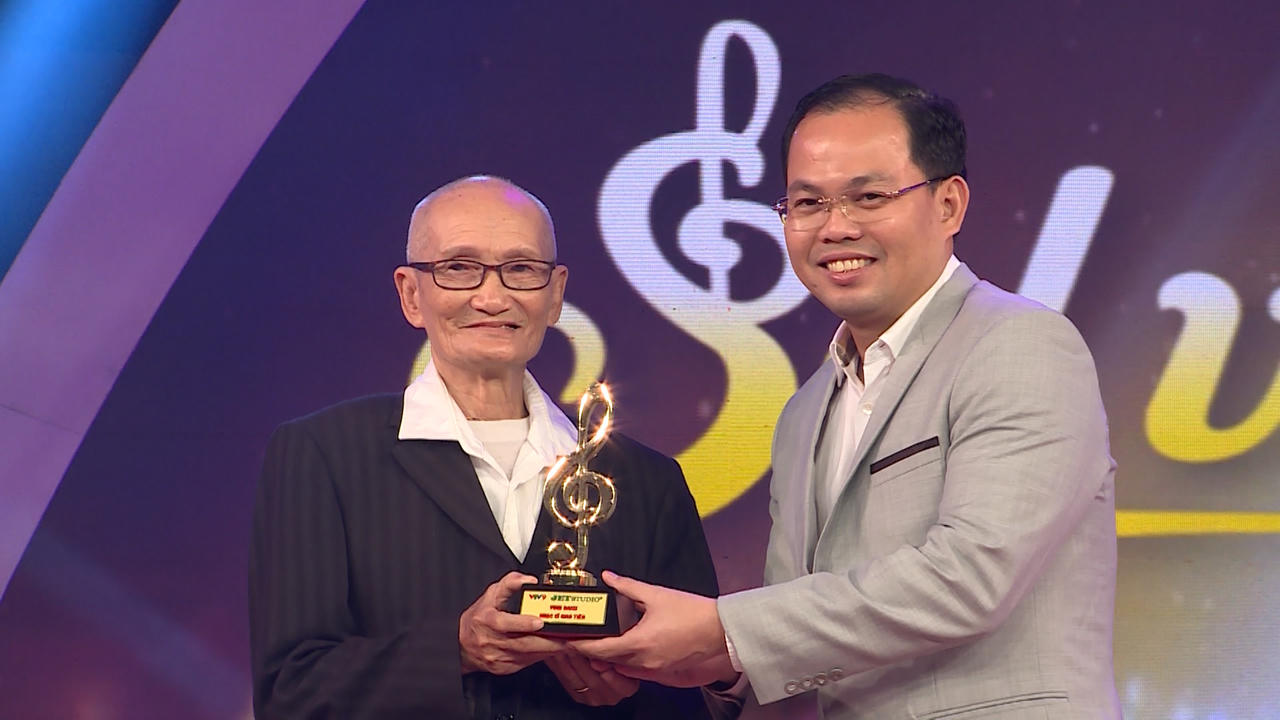 Thái Châu xúc động hát lại hit 'Cô Thắm về làng'