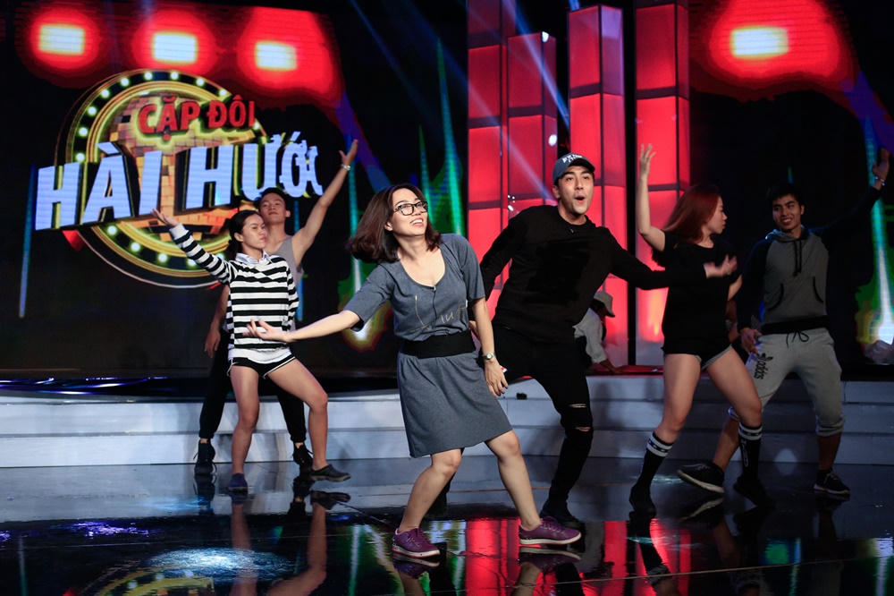 Thanh Bạch - Lý Hùng 'choảng' nhau trên sân khấu