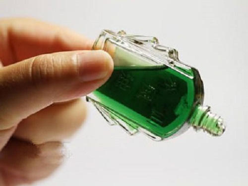 Kết quả hình ảnh cho Cách đuổi muỗi bằng dầu gió, dầu con hổ