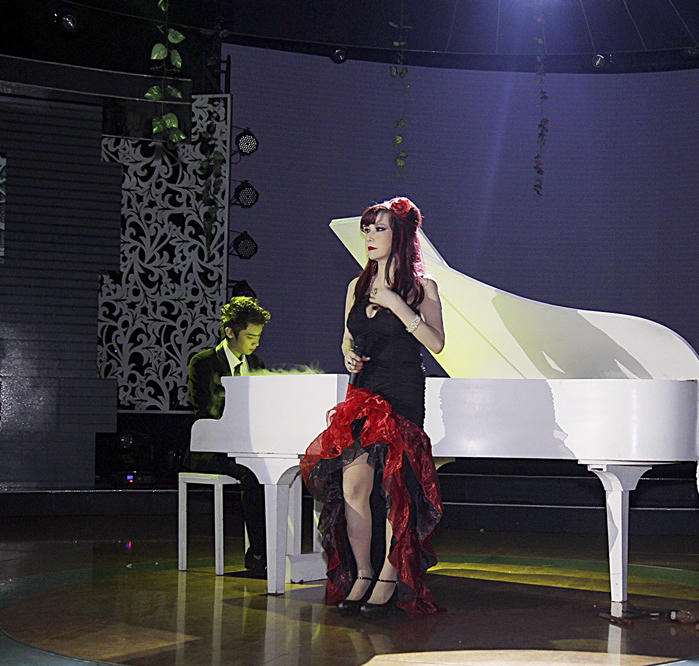 Thu Thủy may áo cưới, tái hợp Quang Vinh thể hiện hit đình đám 