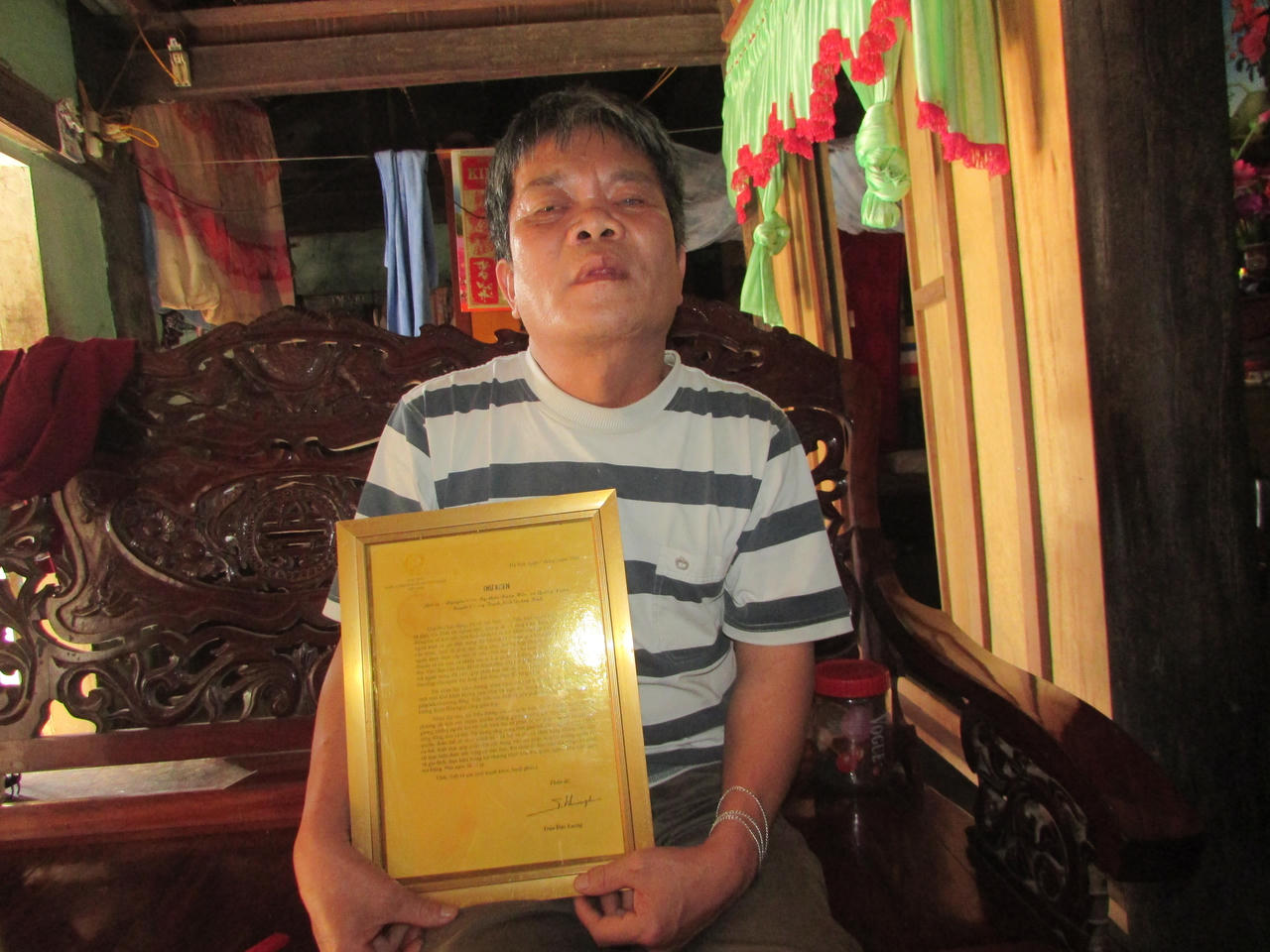 Quảng Bình:  Tấm gương vượt lên số phận ở xóm nhỏ hàng chục người khiếm thị