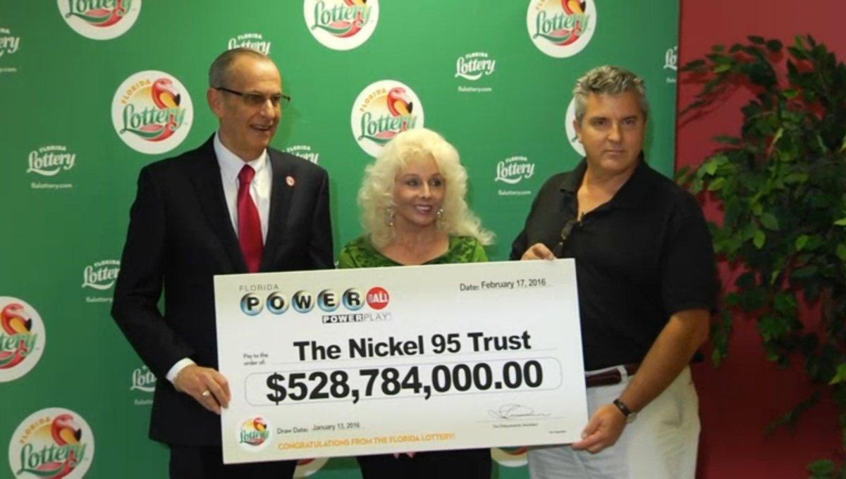 Nhiều năm chung thủy với 1 dãy số cuối cùng cũng trúng giải thưởng trị giá tỷ đô