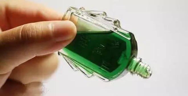 Kết quả hình ảnh cho dầu gió