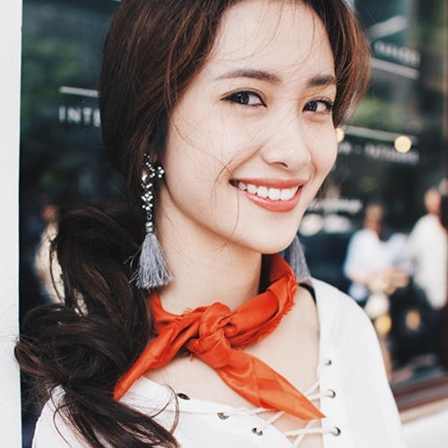 Kết quả hình ảnh cho Khuyên tai tua rua sao Châu Âu