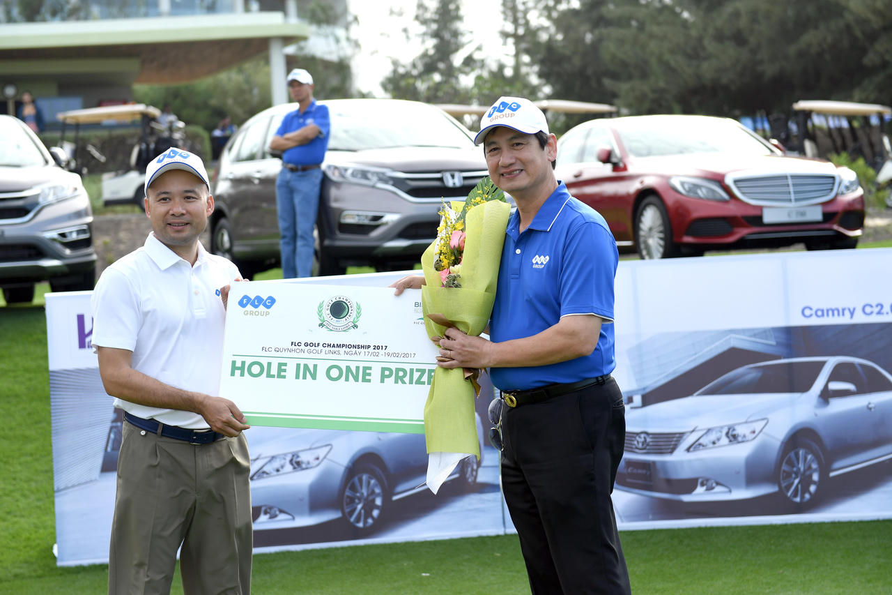 Cú hole-in-one 7 tỷ tại FLC Golf Championship 2017