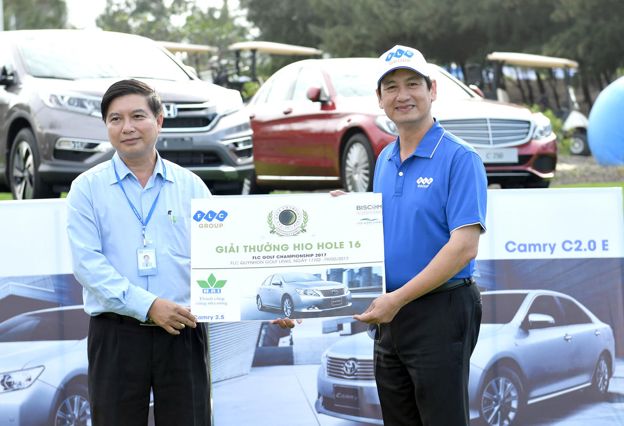 Cú hole-in-one 7 tỷ tại FLC Golf Championship 2017