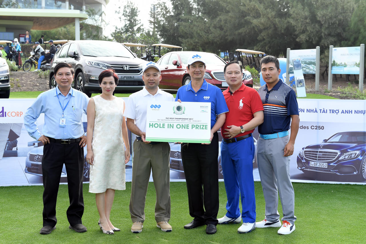 Cú hole-in-one 7 tỷ tại FLC Golf Championship 2017