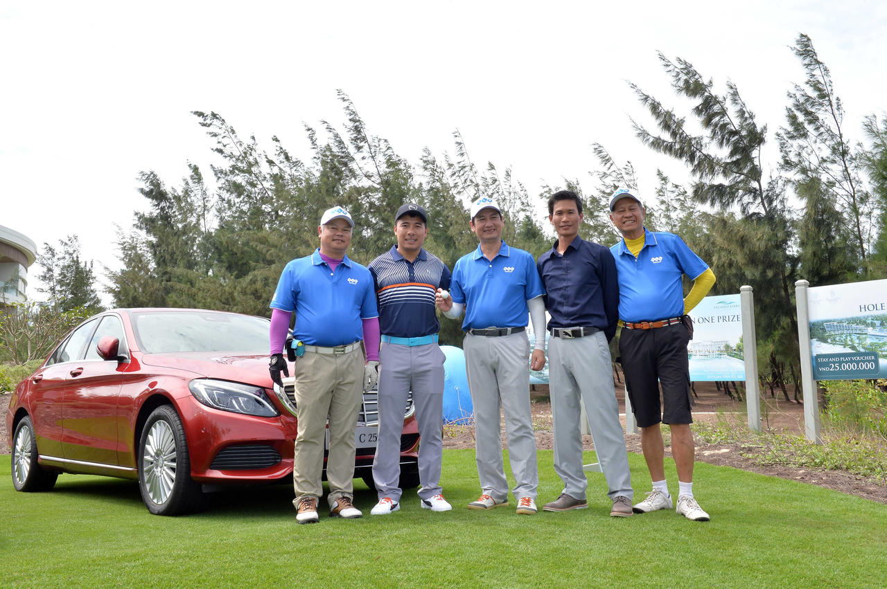 Cú hole-in-one 7 tỷ tại FLC Golf Championship 2017