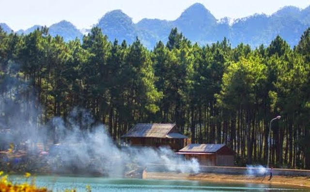 Kết quả hình ảnh cho Mộc Châu rừng thông bản Áng