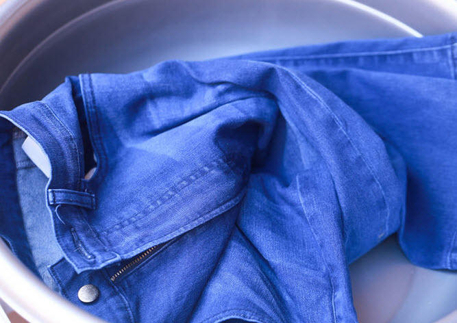 Kết quả hình ảnh cho giặt quần jean