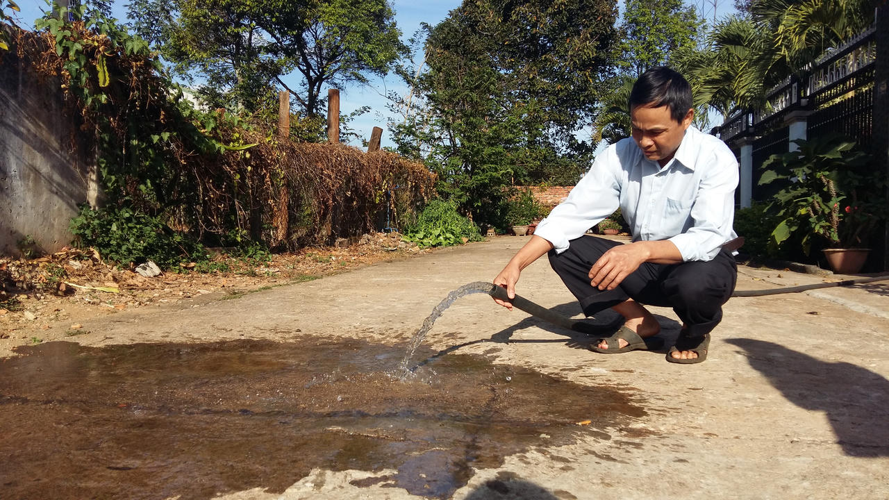 Đắk Lắk:  Nước giếng bỗng dưng bốc mùi hôi thối, bốc cháy dữ dội 