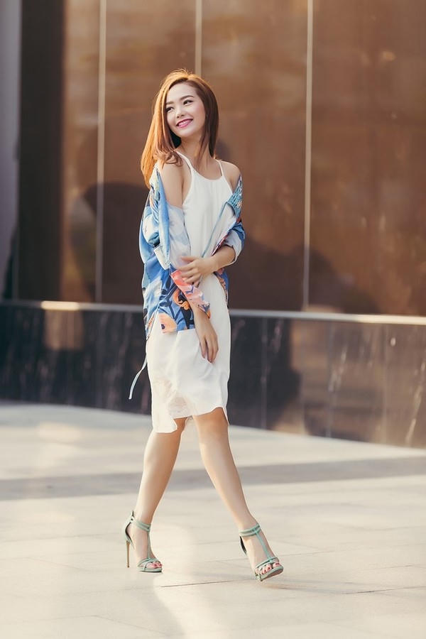 Kết quả hình ảnh cho Kimono áo dây + chân váy ngắn sao Châu Âu