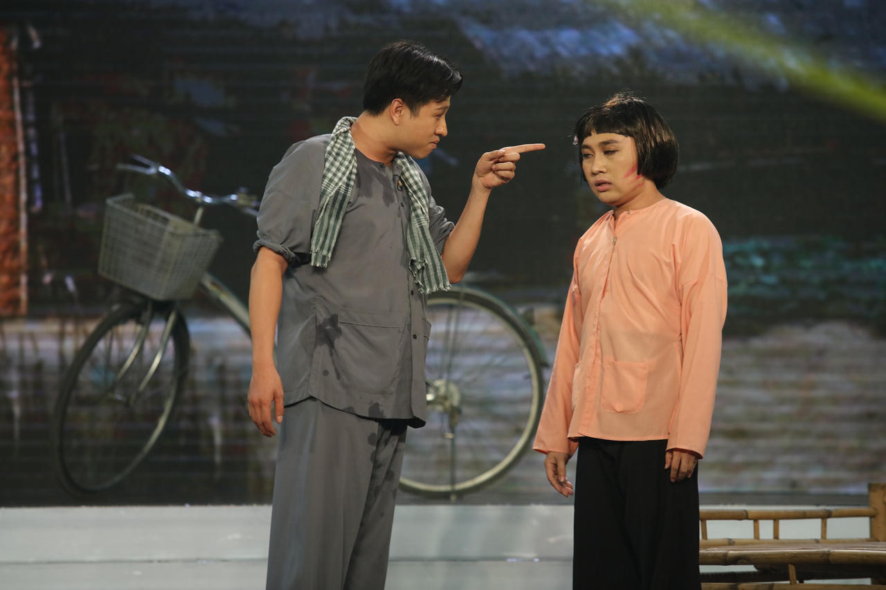 Tô Thiên Kiều - Lê Hùng khiến khán giả nghẹn ngào với cảnh đời nghệ sĩ